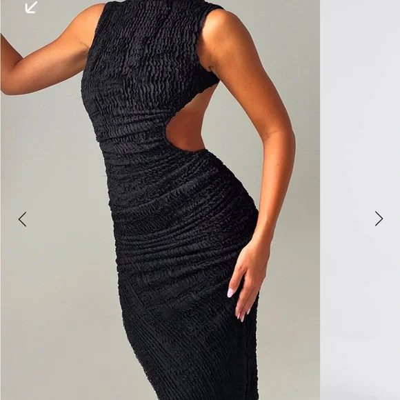 Elegant Black Sleeveless Dress - Picture 2 of 4